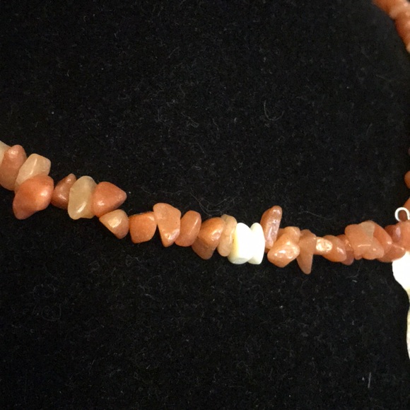 Handcrafted Red Aventurine & mother of pearl shell - Picture 2 of 4